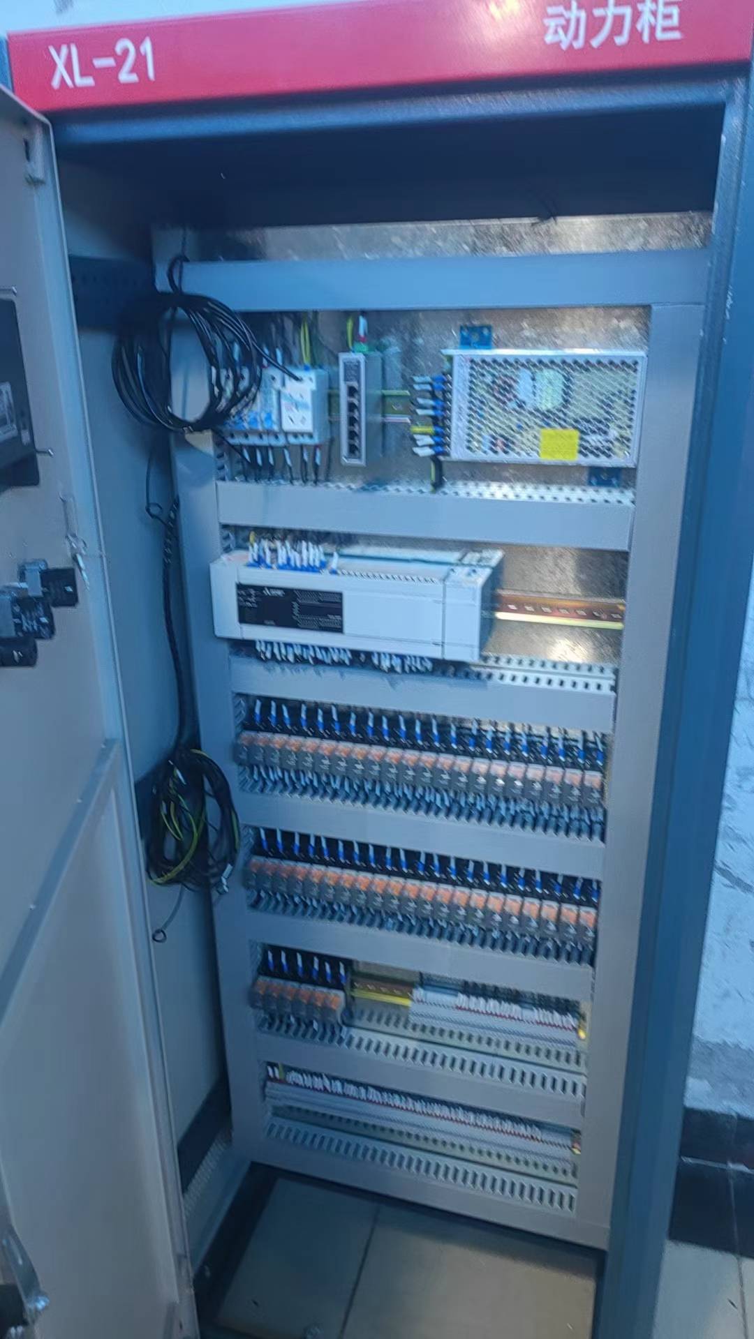 三菱FX5U皮带线PLC控制柜内部实拍